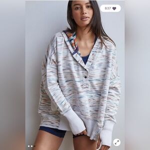 ‼️ISO Printed honey dove pullover‼️